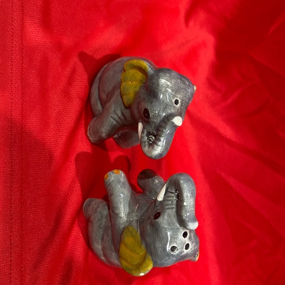 Elephant Salt & Pepper Shakers - Picture 5 of 6